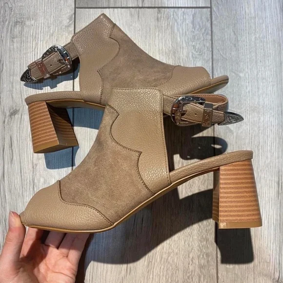 Topshop beige buckled cowboy style heels, UK size 7, brand new - Picture 1 of 4